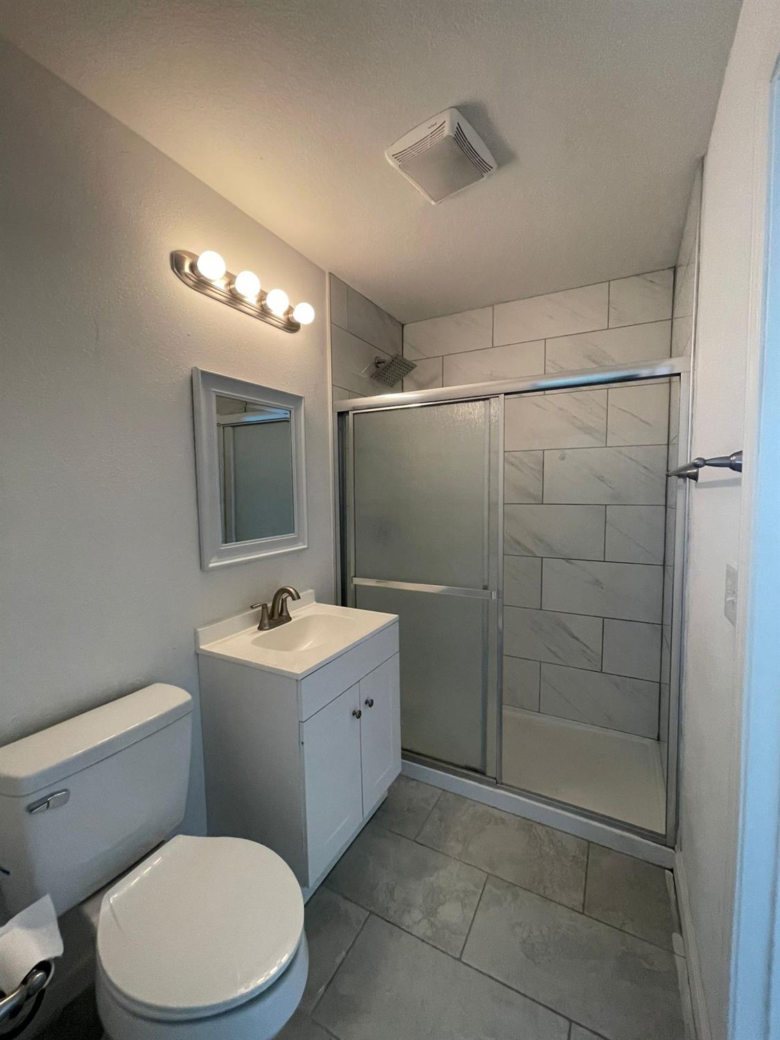 3123 Burgan Avenue Clovis, CA 93611 - Photo 21 of 26 a bathroom with a sink toilet and shower