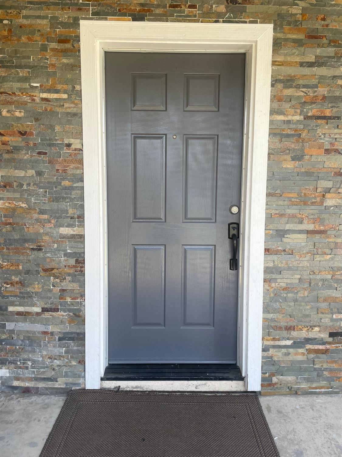 3123 Burgan Avenue Clovis, CA 93611 - Photo 5 of 26 a view of door