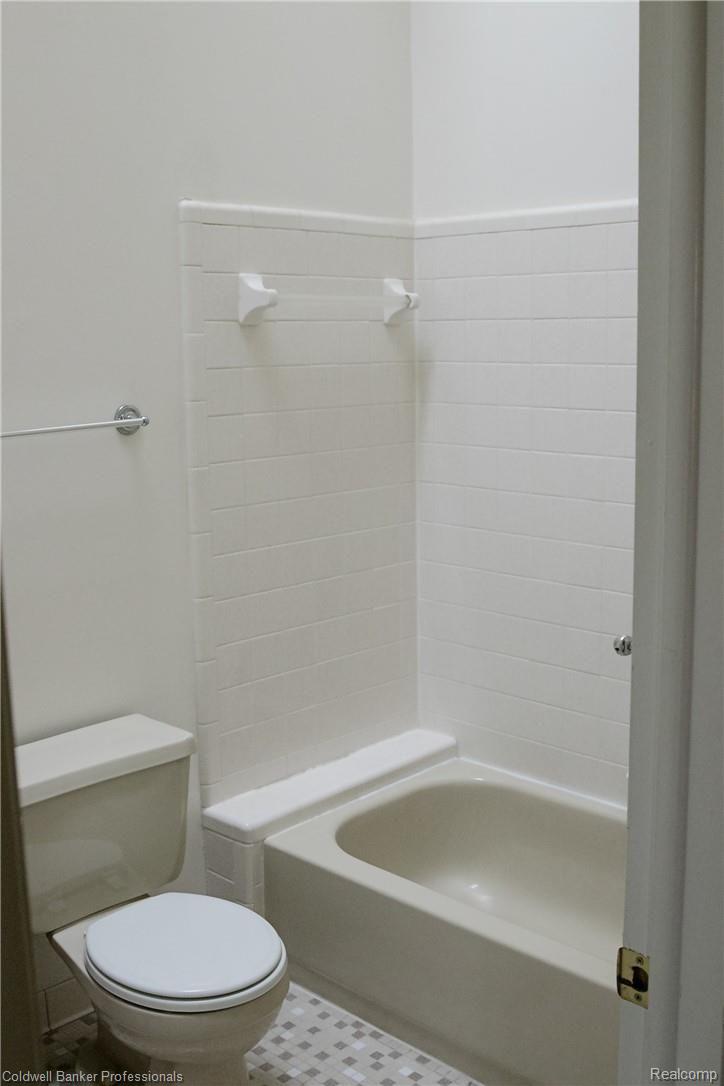 22182 Pondview, Unit 7 Novi, MI 48375 - Photo 18 of 28 IMG_9678.jpg