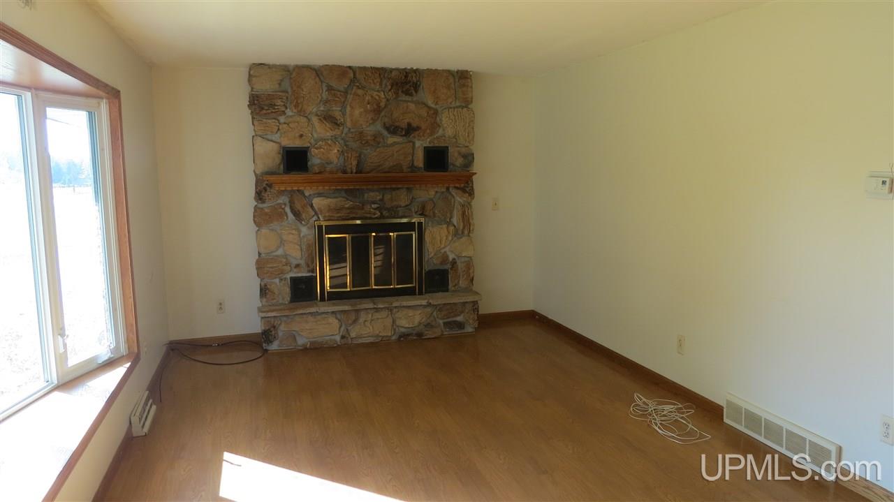 5679 J.5 Road Escanaba, MI 49829 - Photo 4 of 17