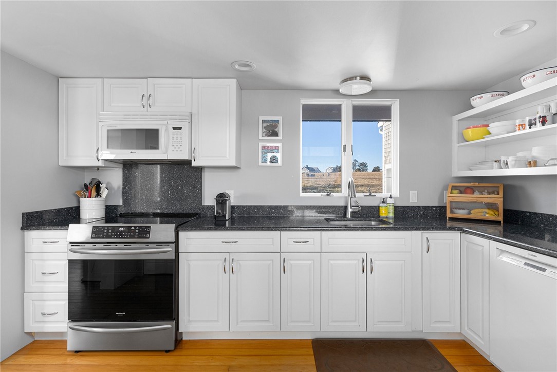 63 Indian Road Little Compton, RI 02837 - Photo 11 of 49 Gallery Image 11