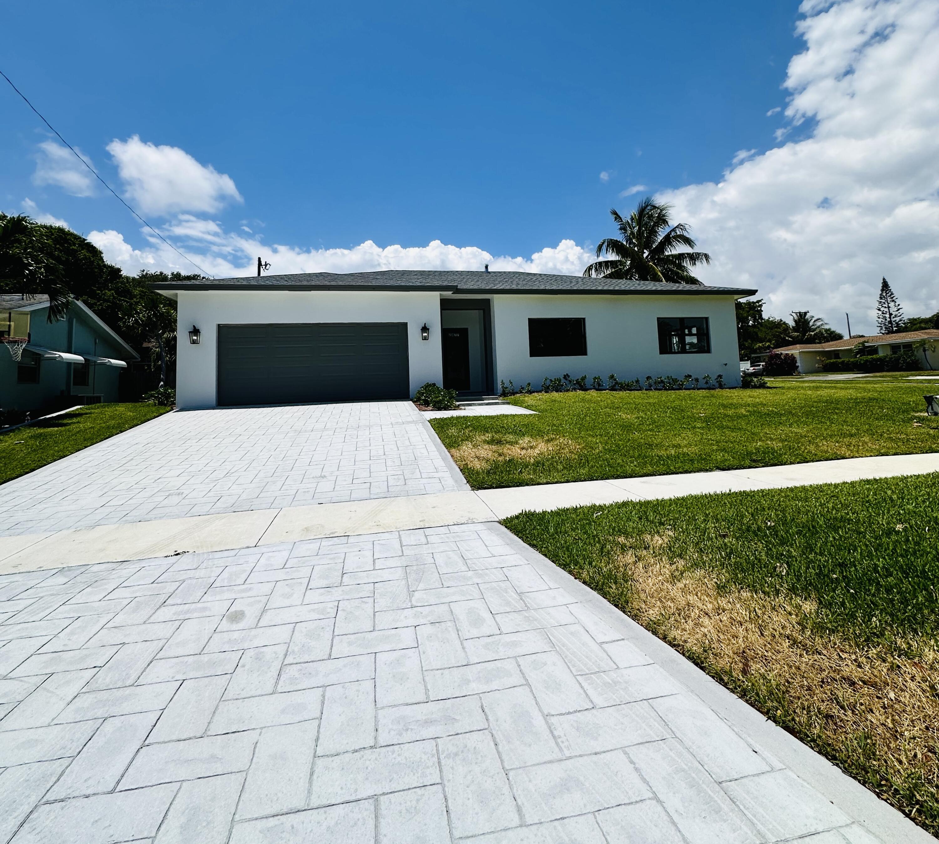 2877 Southeast 1st Ct  