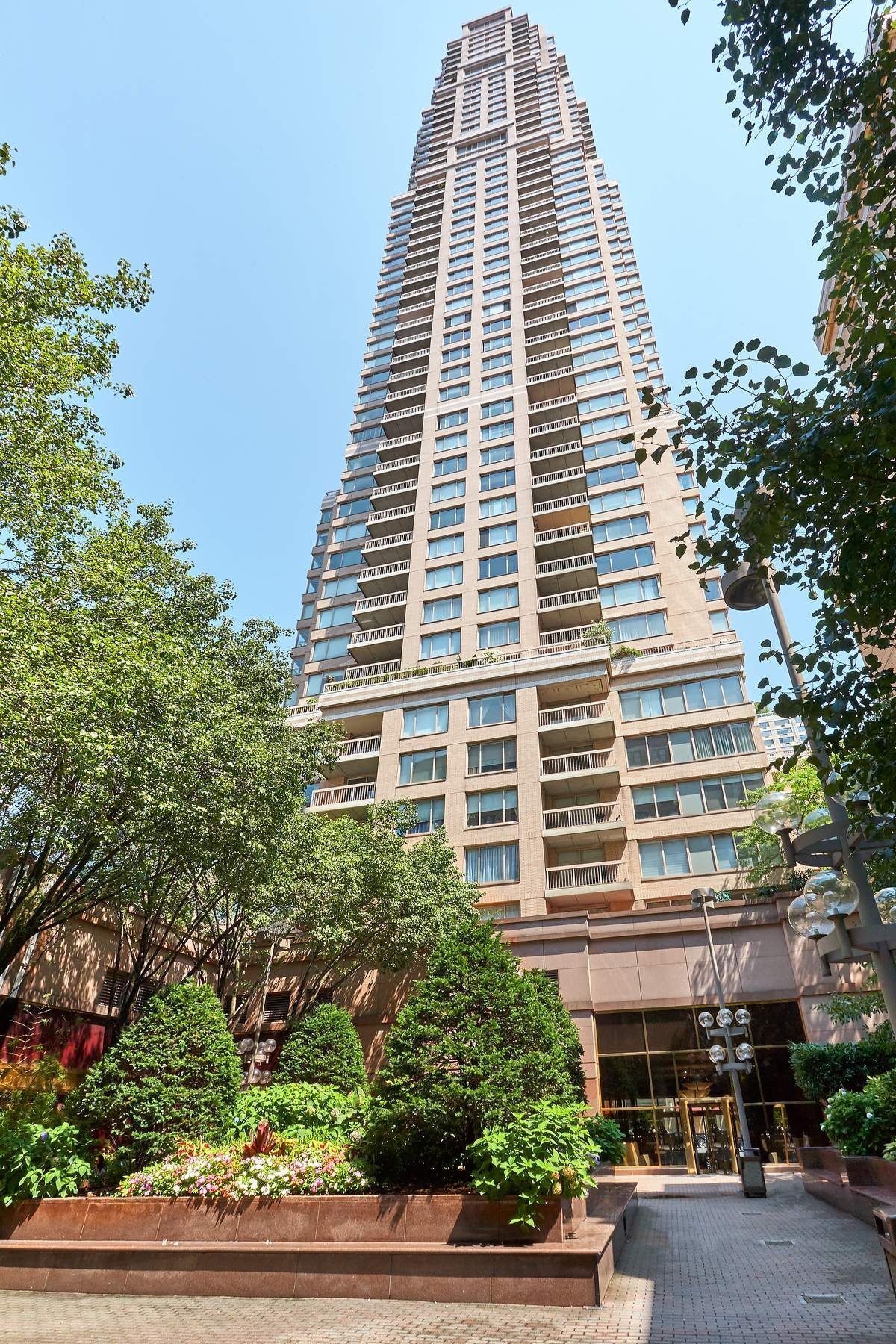 200 East 69th St Unit 5TU  