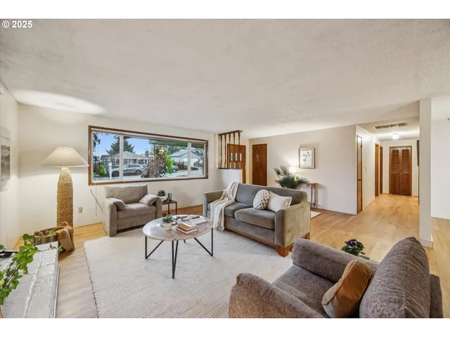 $565,000 | 1065 Columbia Avenue, Gladstone, OR 97027