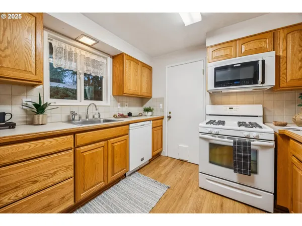 $550,000 | 1065 Columbia Avenue, Gladstone, OR 97027