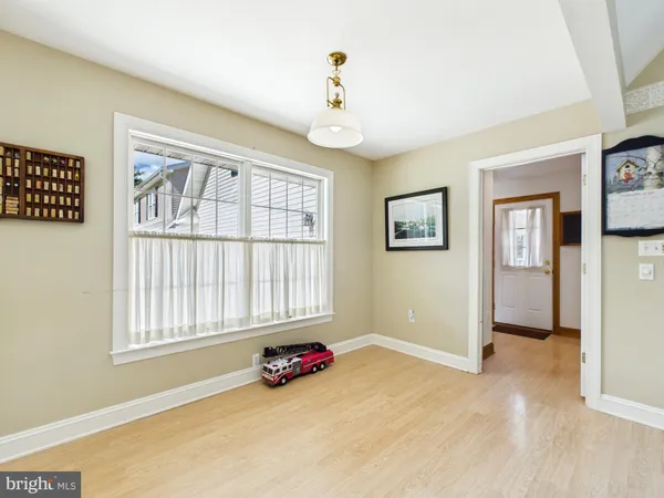an empty room with windows and ceiling fan