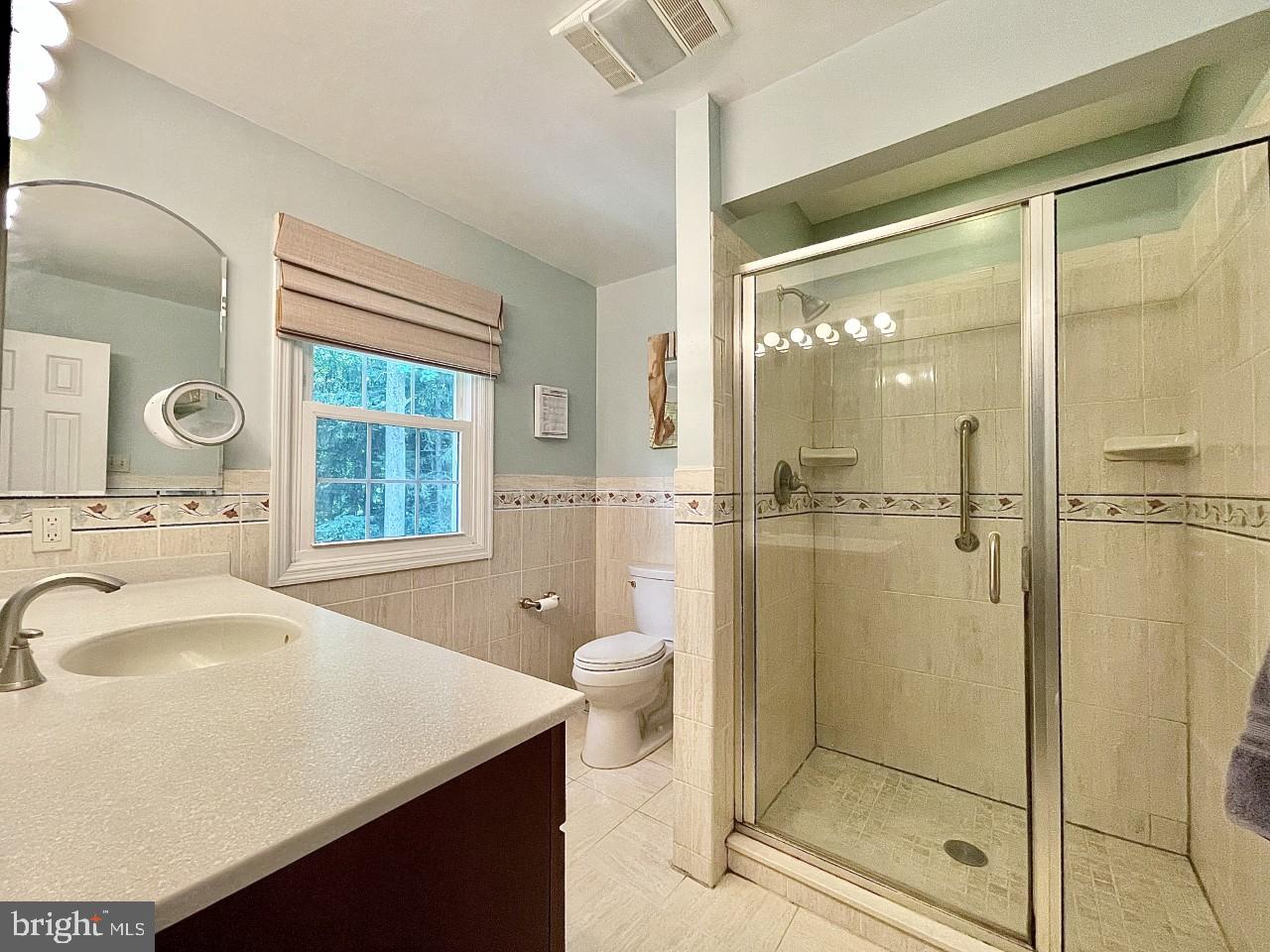 26 Raphael Road Hockessin, DE 19707 - Photo 17 of 28 Main Bath with Tile Flooring