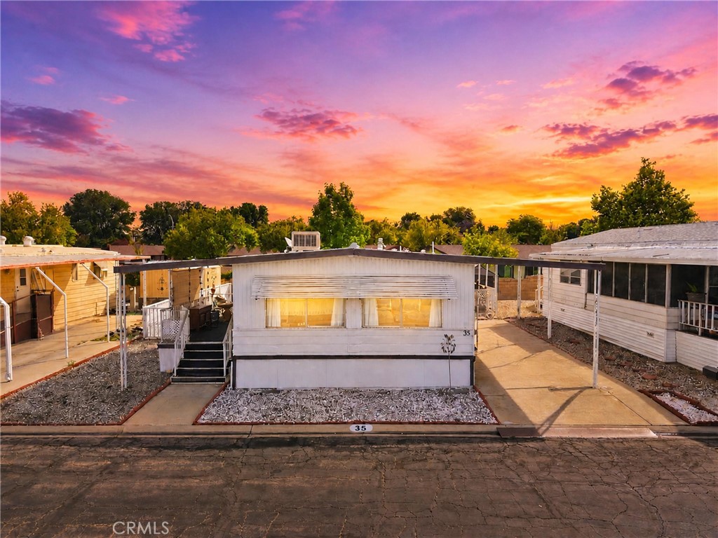 a view of a house with a outdoor space