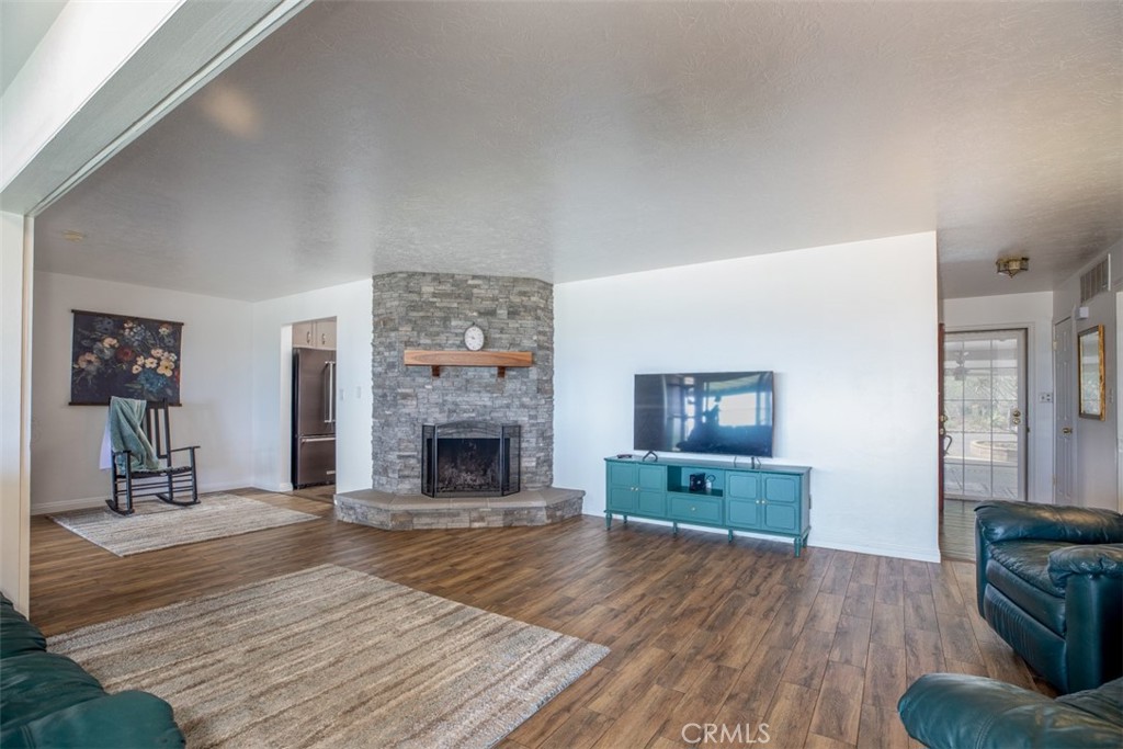 1566 Heather Lane Riverside, CA 92504 - Photo 9 of 61