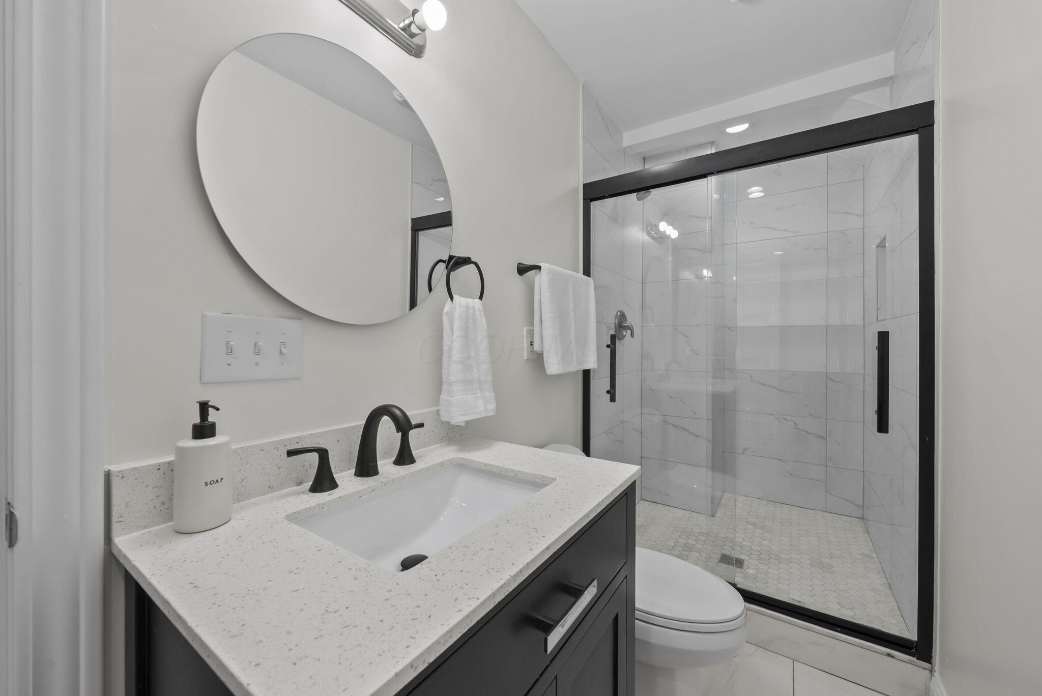 35 East Pacemont Road Columbus, OH 43202 - Photo 22 of 46 2nd Floor En Suite Bathroom