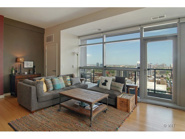 303 West Ohio Street, Unit 2202 Chicago, IL 60654 - Photo 3 of 10