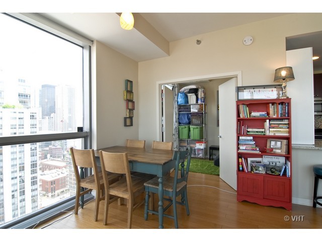 303 West Ohio Street, Unit 2202 Chicago, IL 60654 - Photo 5 of 10