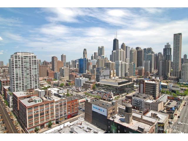 303 West Ohio Street, Unit 2202 Chicago, IL 60654 - Photo 8 of 10