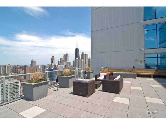 303 West Ohio Street, Unit 2202 Chicago, IL 60654 - Photo 9 of 10