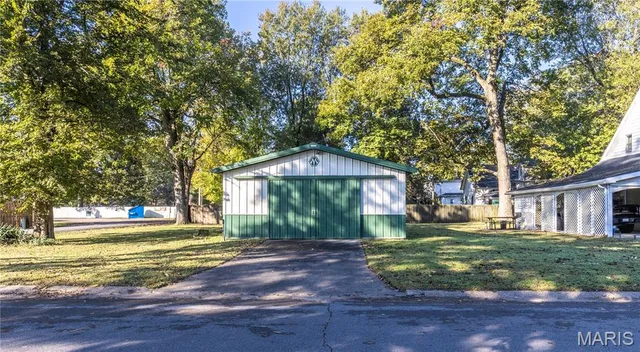 $250,000 | 409 East Cypress Street, Charleston, MO 63834