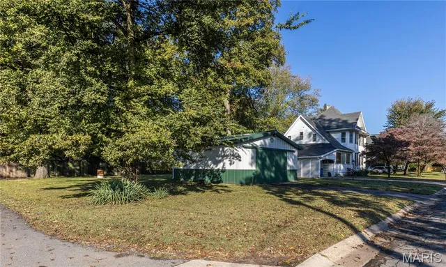 $250,000 | 409 East Cypress Street, Charleston, MO 63834