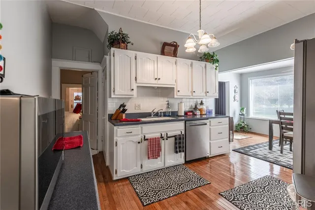 $250,000 | 409 East Cypress Street, Charleston, MO 63834