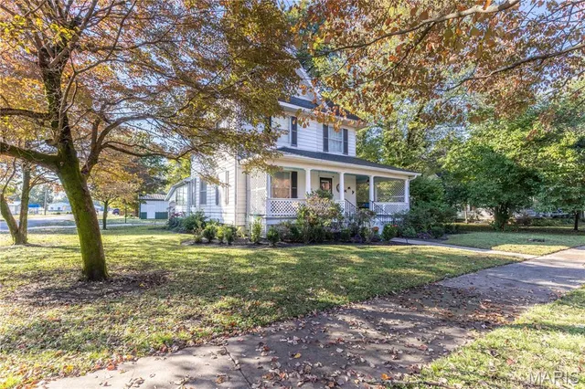 $250,000 | 409 East Cypress Street, Charleston, MO 63834