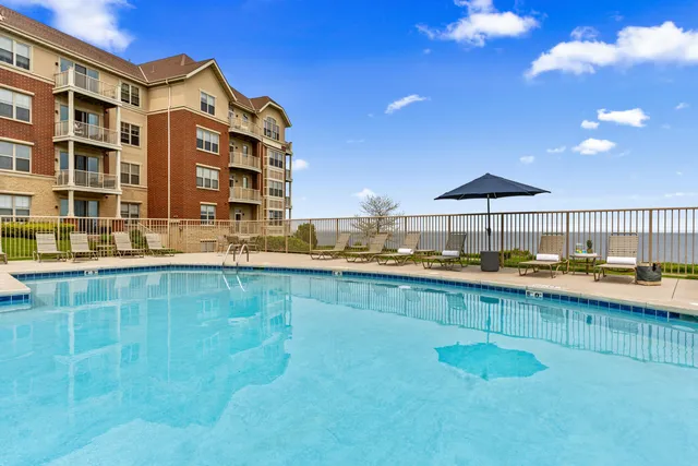 $385,000 | 4100 South Lake Drive, Unit 303, St. Francis, WI 53235