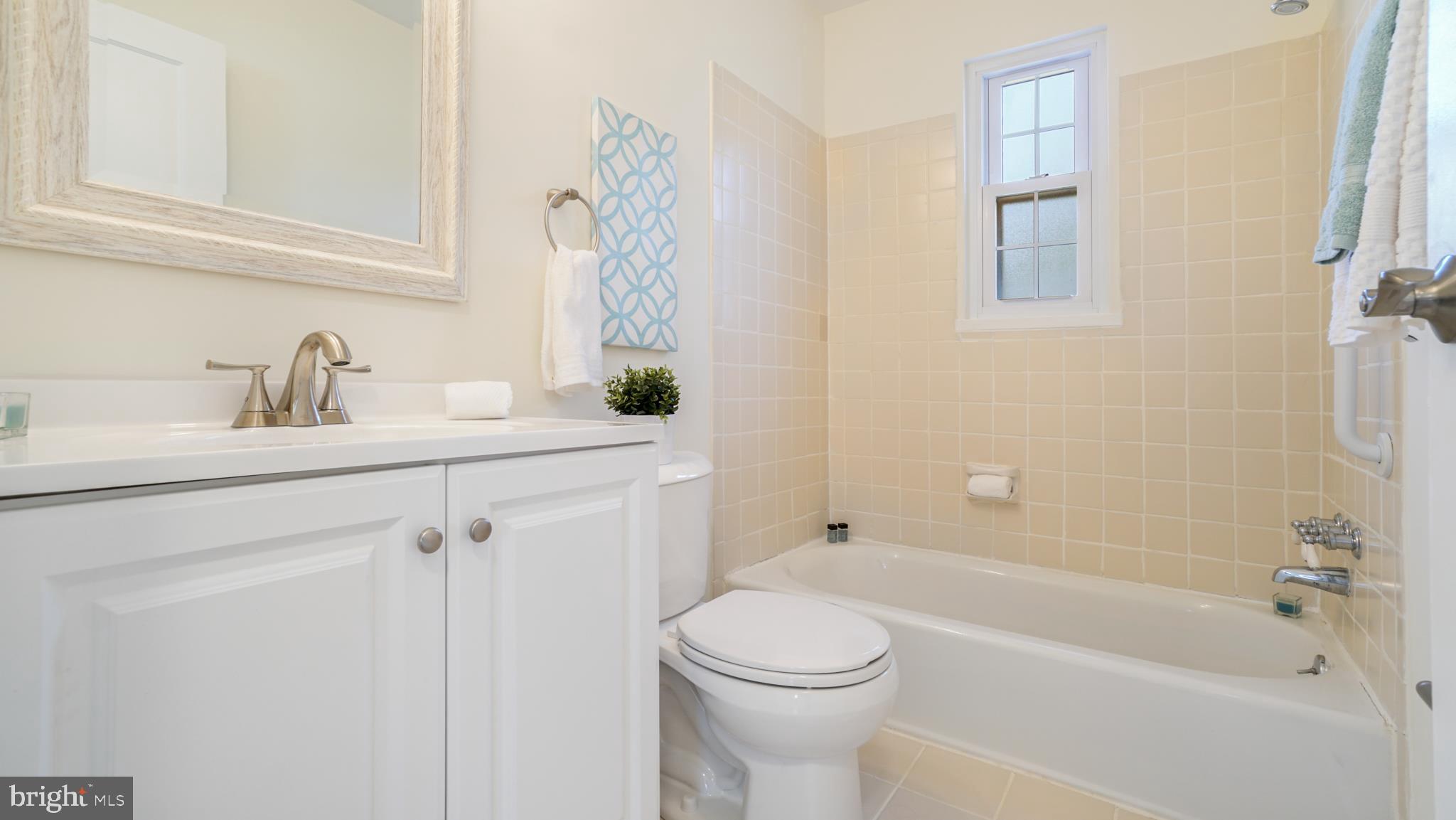 2415 Eccleston Street Silver Spring, MD 20902 - Photo 13 of 25 Gallery Image 13