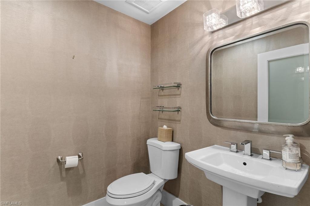 4501 3rd Avenue Southwest Naples, FL 34119 - Photo 37 of 50 Powder room