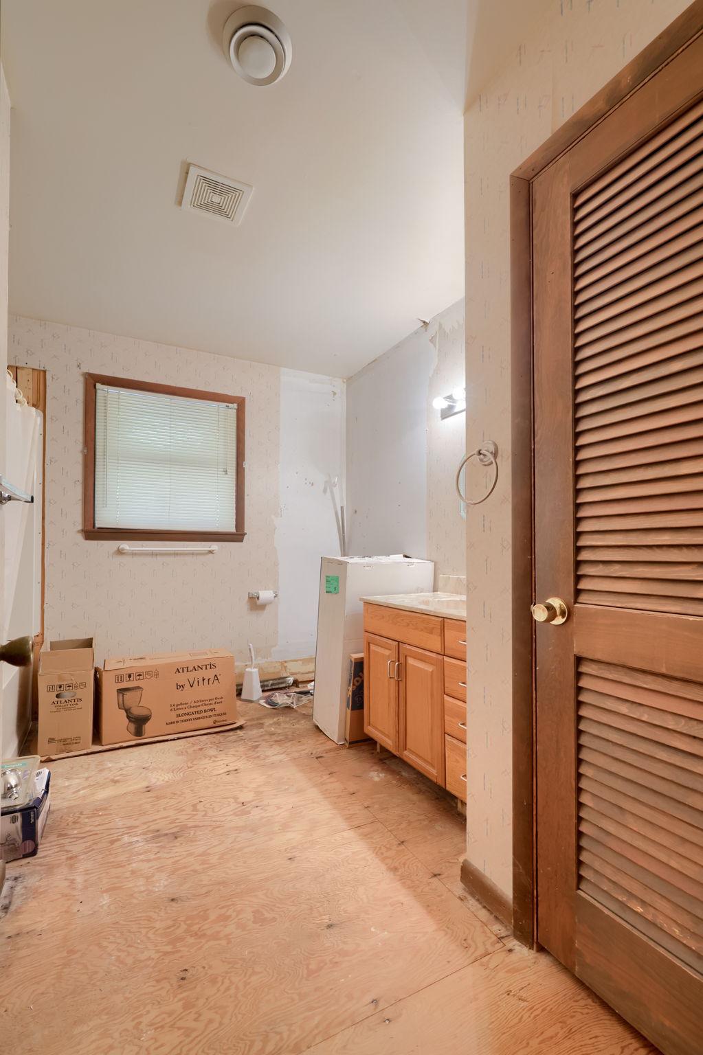 49 Preston Road Reading, PA 19608 - Photo 20 of 42 Bathroom - main level