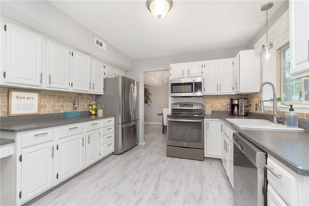 10856 Thistle Ridge Fishers, IN 46038 - Photo 13 of 31 Gallery Image 13