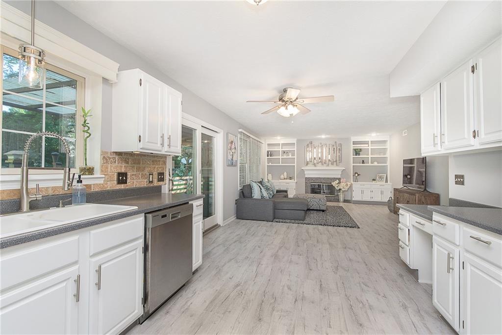 10856 Thistle Ridge Fishers, IN 46038 - Photo 10 of 31 Gallery Image 10