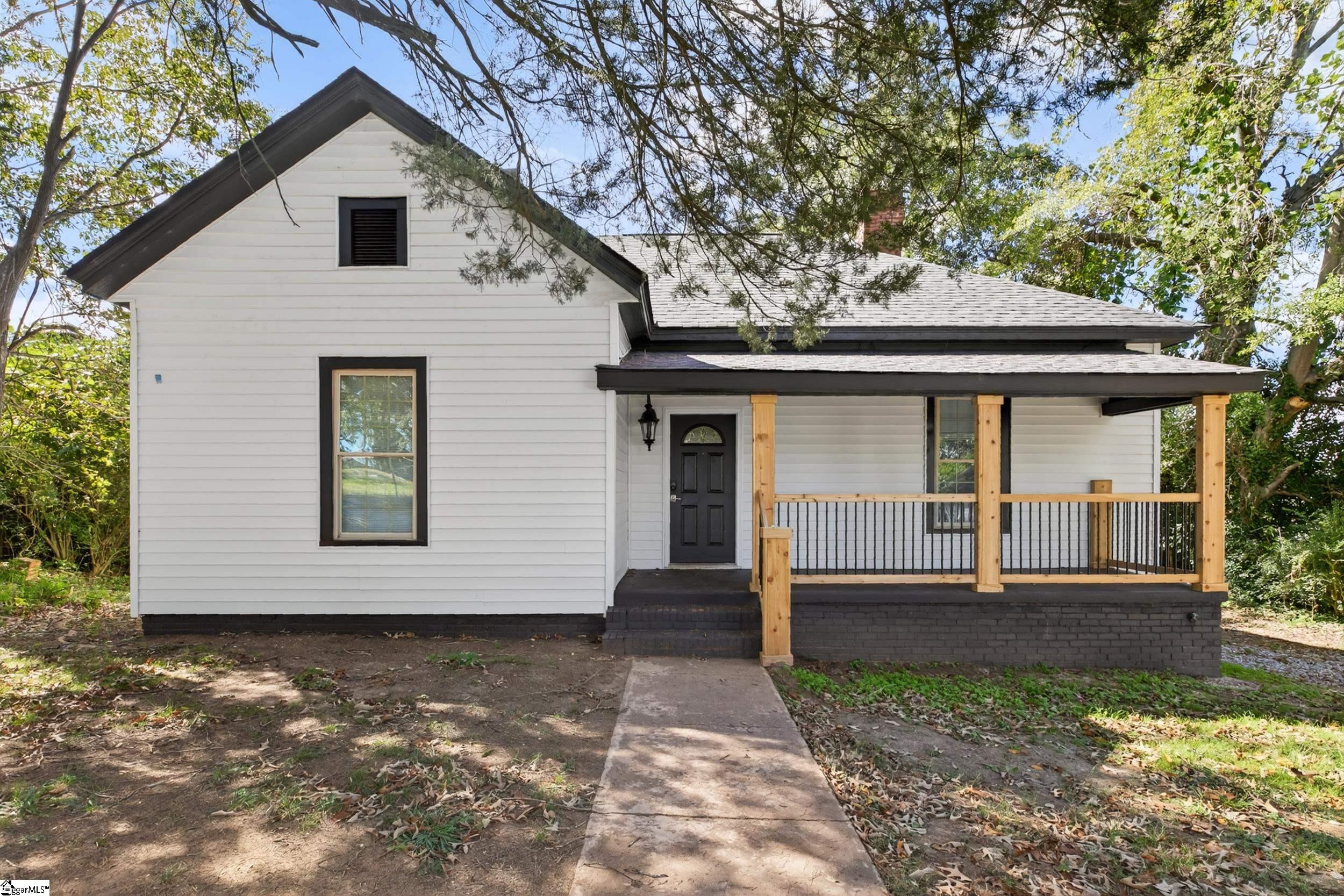 25 South Riegel Avenue Ware Shoals, SC 29692 - Photo 2 of 31