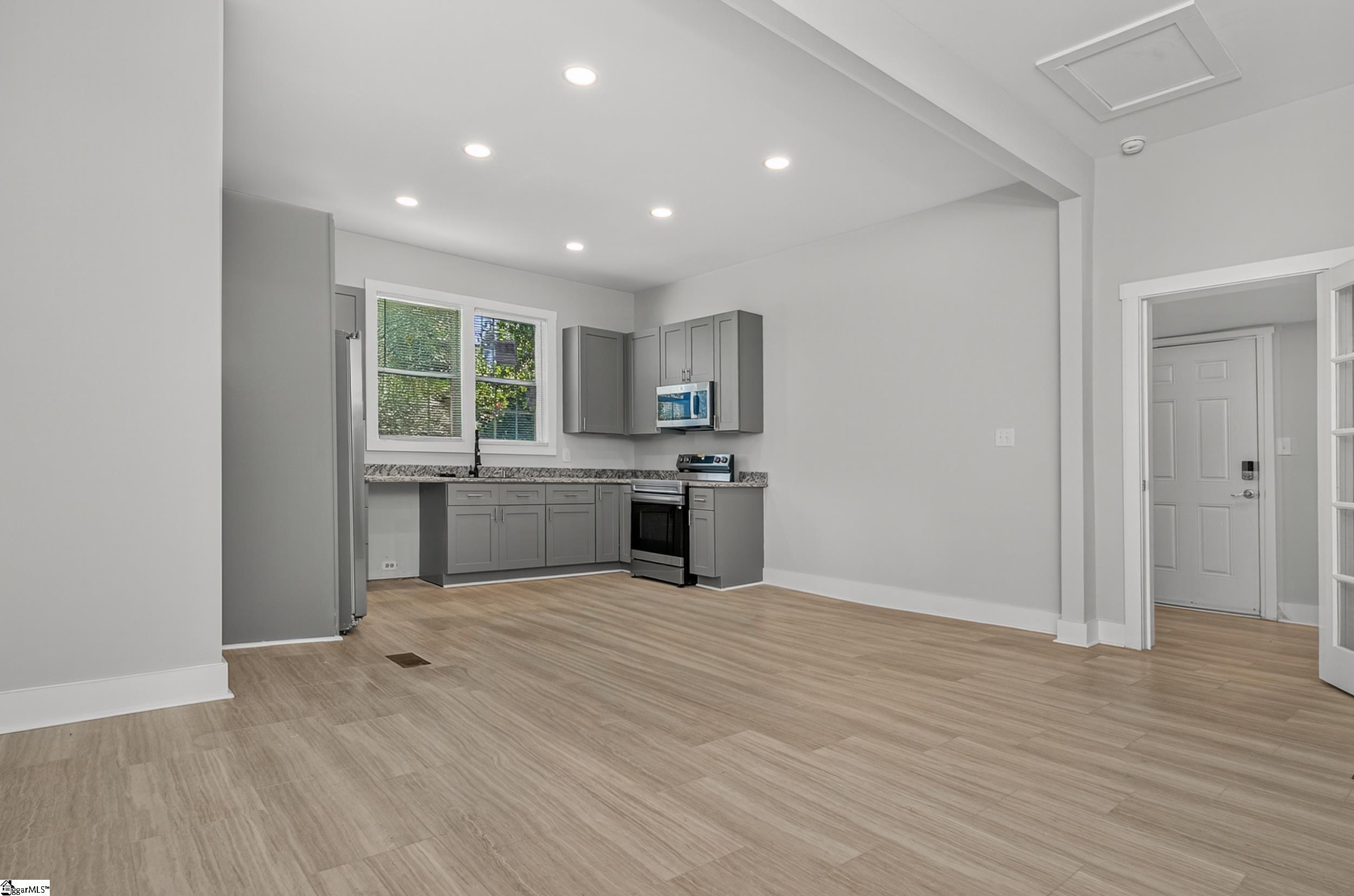 25 South Riegel Avenue Ware Shoals, SC 29692 - Photo 8 of 31