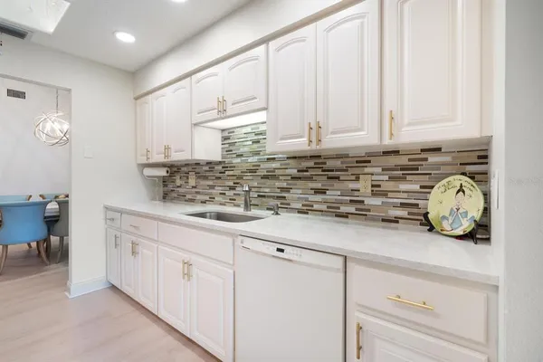 $419,500 | 4033 Wilshire Circle East, Unit 139, Sarasota, FL 34233