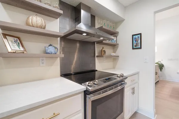$419,500 | 4033 Wilshire Circle East, Unit 139, Sarasota, FL 34233