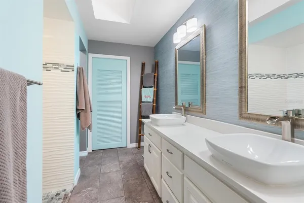 $419,500 | 4033 Wilshire Circle East, Unit 139, Sarasota, FL 34233