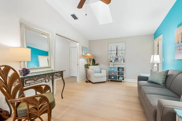 $419,500 | 4033 Wilshire Circle East, Unit 139, Sarasota, FL 34233