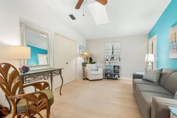 $419,500 | 4033 Wilshire Circle East, Unit 139, Sarasota, FL 34233