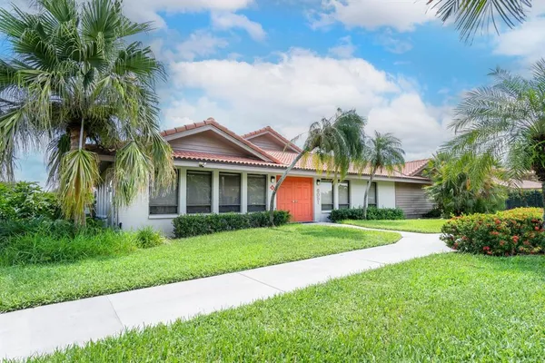 $419,500 | 4033 Wilshire Circle East, Unit 139, Sarasota, FL 34233