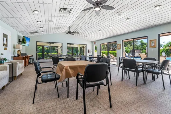 $419,500 | 4033 Wilshire Circle East, Unit 139, Sarasota, FL 34233