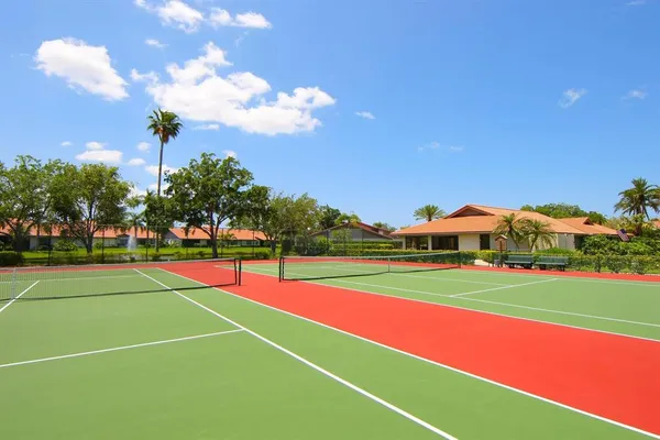 $419,500 | 4033 Wilshire Circle East, Unit 139, Sarasota, FL 34233