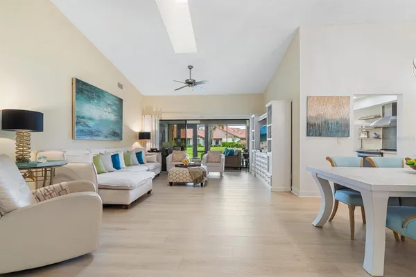 $419,500 | 4033 Wilshire Circle East, Unit 139, Sarasota, FL 34233