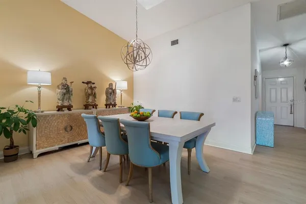 $419,500 | 4033 Wilshire Circle East, Unit 139, Sarasota, FL 34233