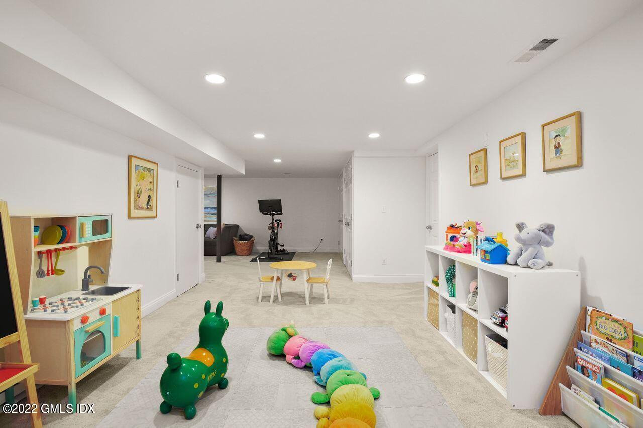 6 Ernel Drive Riverside, CT 06878 - Photo 20 of 26 a living room with furniture and a table