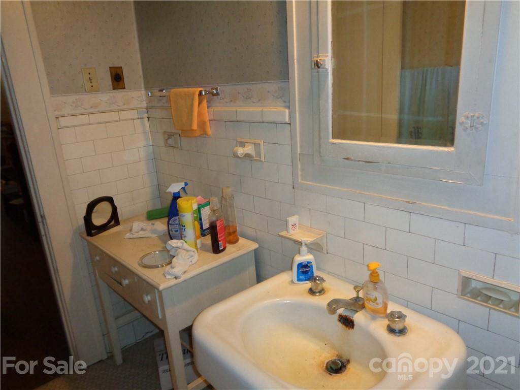 493 Rutherford Road Marion, NC 28752 - Photo 27 of 44 Gallery Image 27