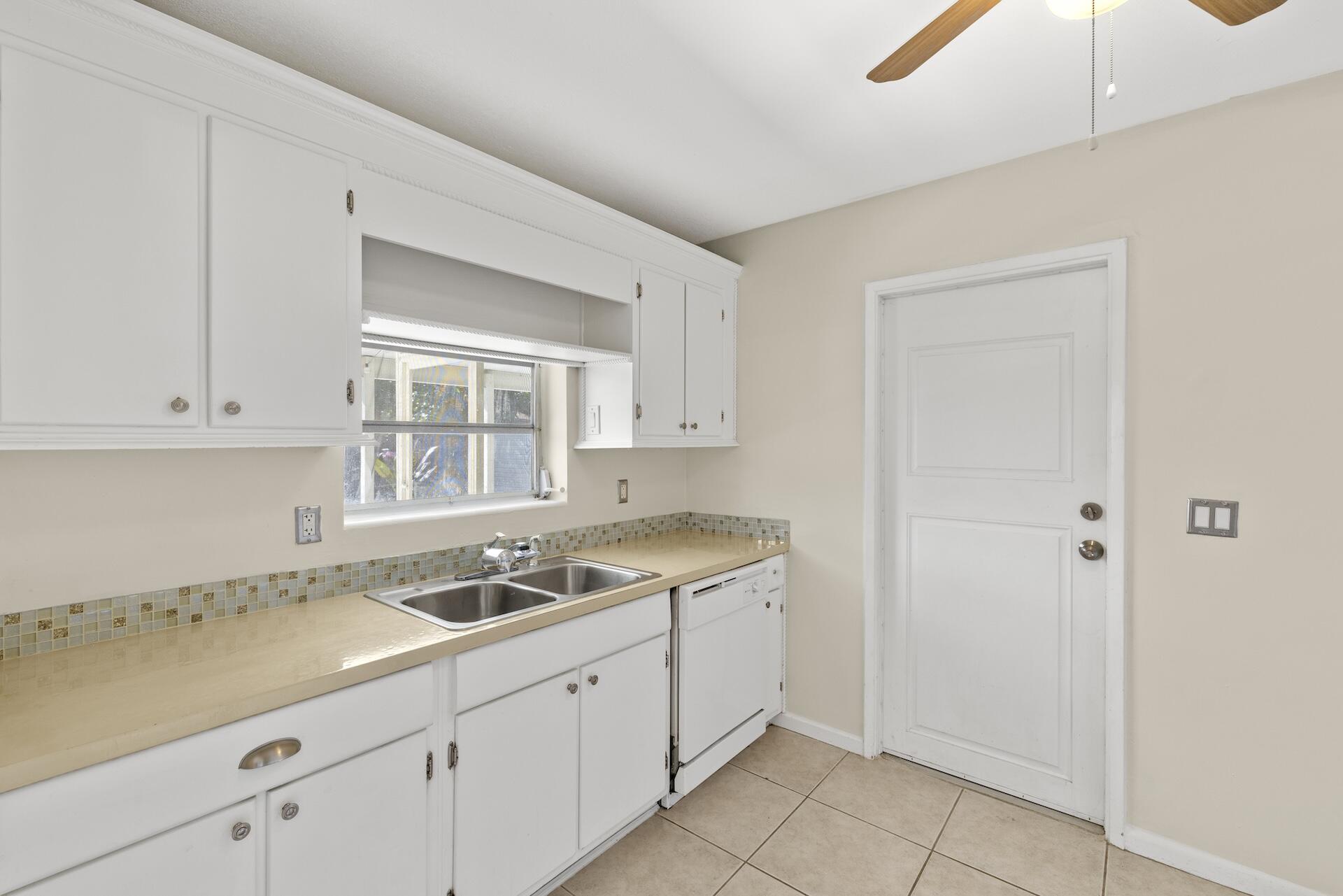 604 Flagler Boulevard Lake Park, FL 33403 - Photo 11 of 22 0H8A6989