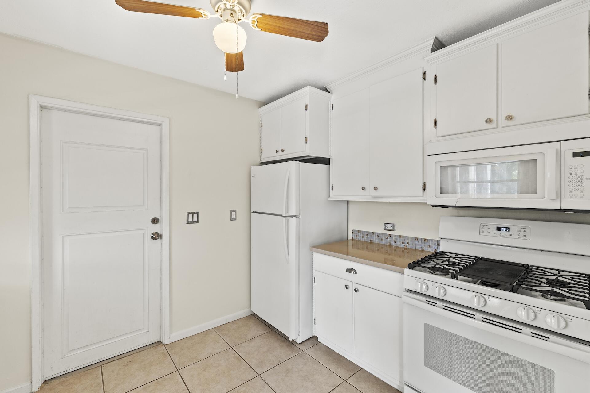 604 Flagler Boulevard Lake Park, FL 33403 - Photo 12 of 22 0H8A6994
