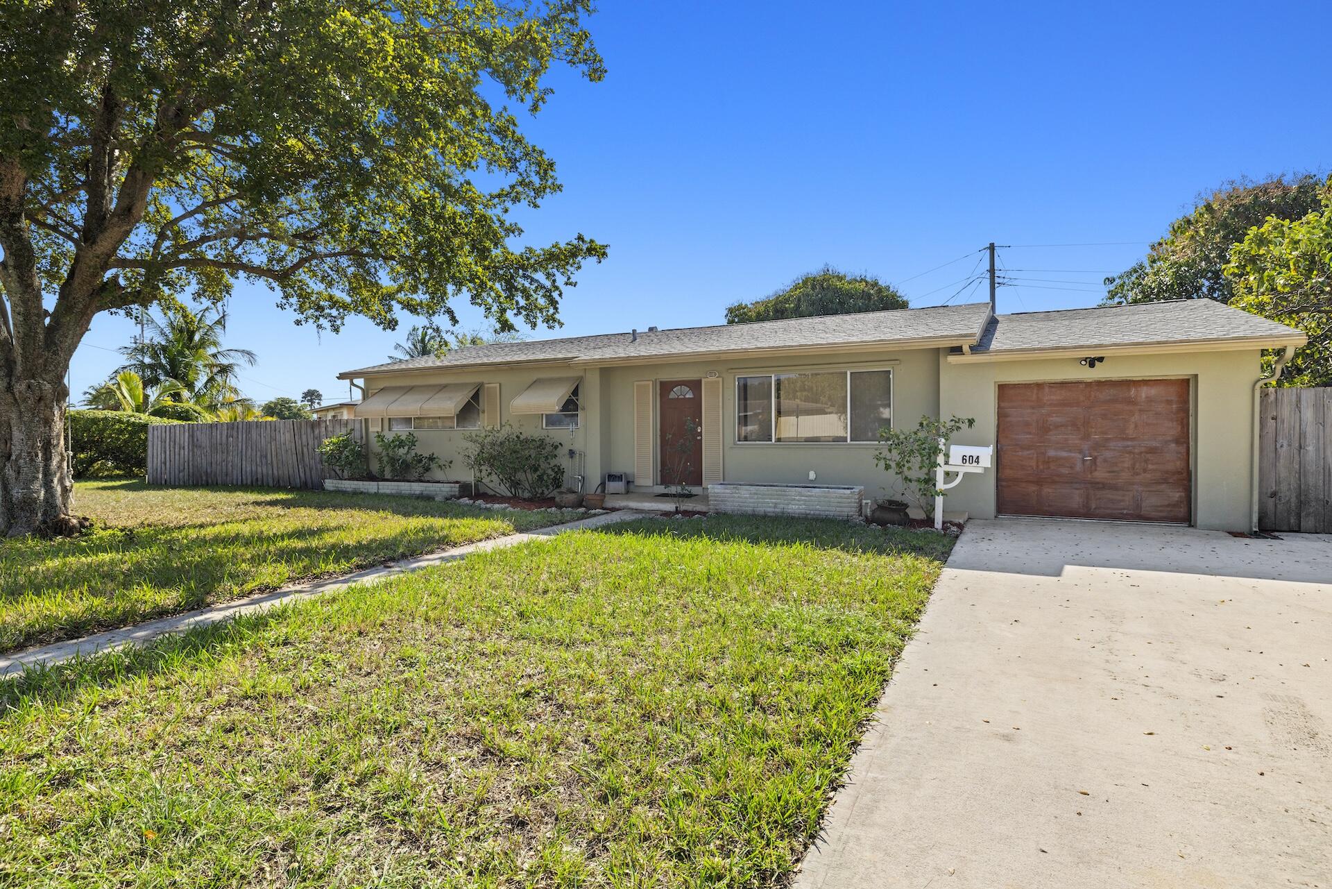 604 Flagler Boulevard Lake Park, FL 33403 - Photo 2 of 22 0H8A6926