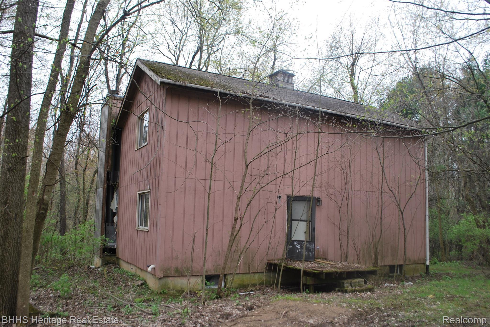 10899 West Allen Road Fowlerville, MI 48836 - Photo 6 of 31 Front corner of the structure