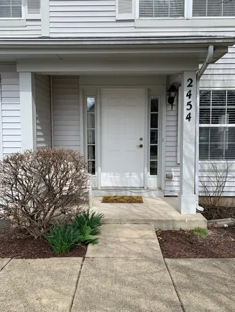 $2,300 | 2454 Frost Drive, Unit 2454, Aurora, IL 60503