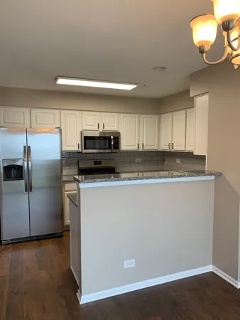 $2,300 | 2454 Frost Drive, Unit 2454, Aurora, IL 60503