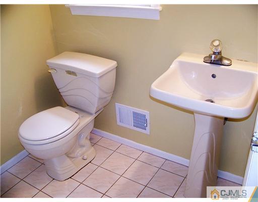 16 Clearview Road East Brunswick, NJ 08816 - Photo 11 of 25 Gallery Image 11