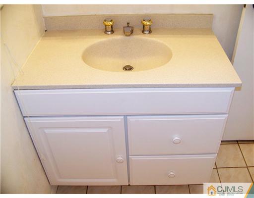 16 Clearview Road East Brunswick, NJ 08816 - Photo 14 of 25 Gallery Image 14